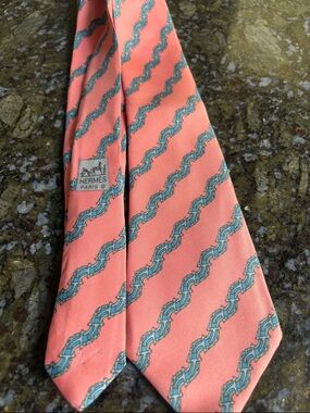 Hermès Paris Coral Silk Tie with Blue Chain Motif
